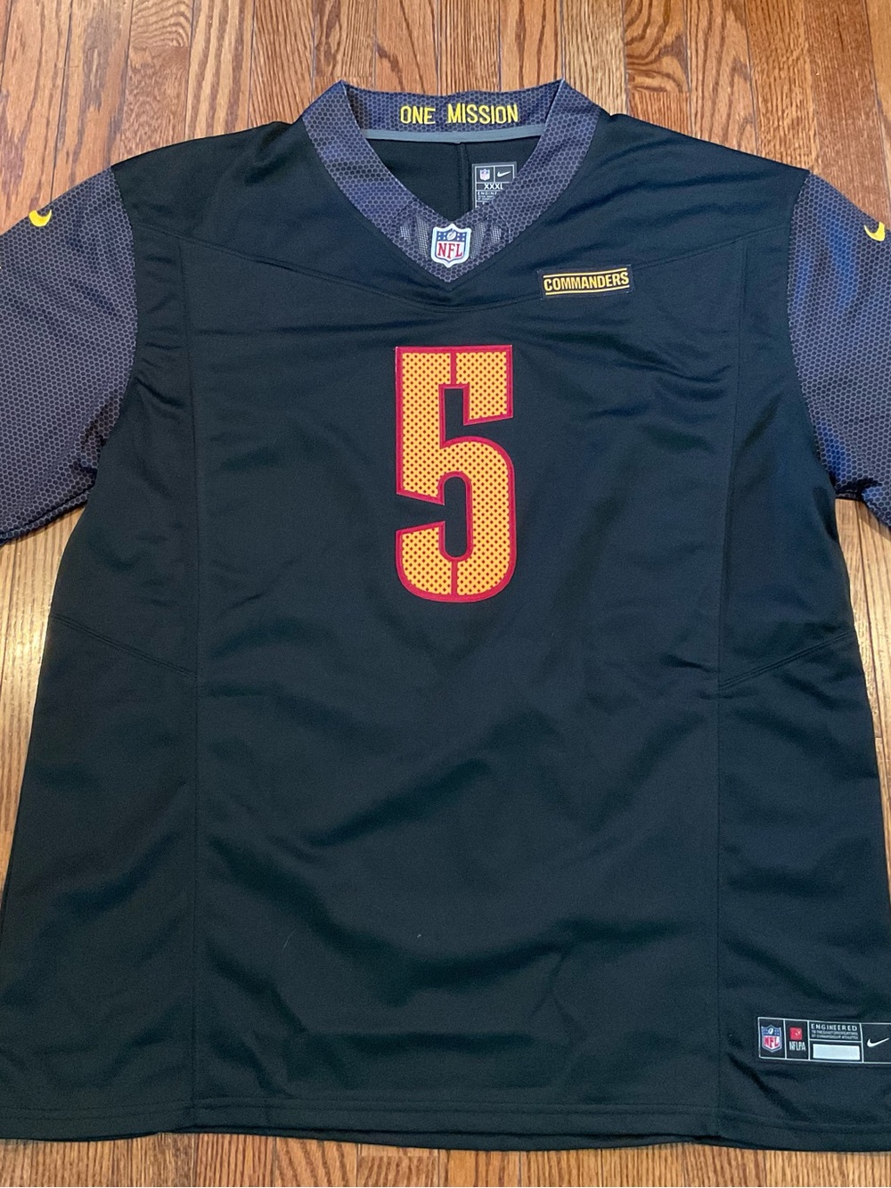 Nike Washington Commanders men’s XXXL Jayden Daniels black sewn-on jersey NWT